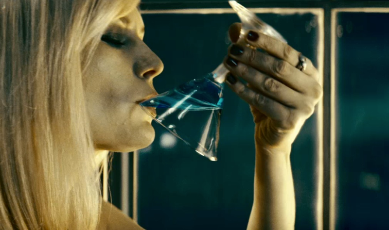 Illustration for article titled Why is it so hard to create a good science fiction movie romance?